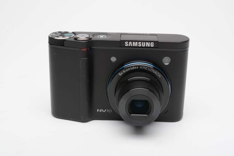 Samsung NV10 10.1MP w/Schneider 7-22mm zoom, Very compact, clean