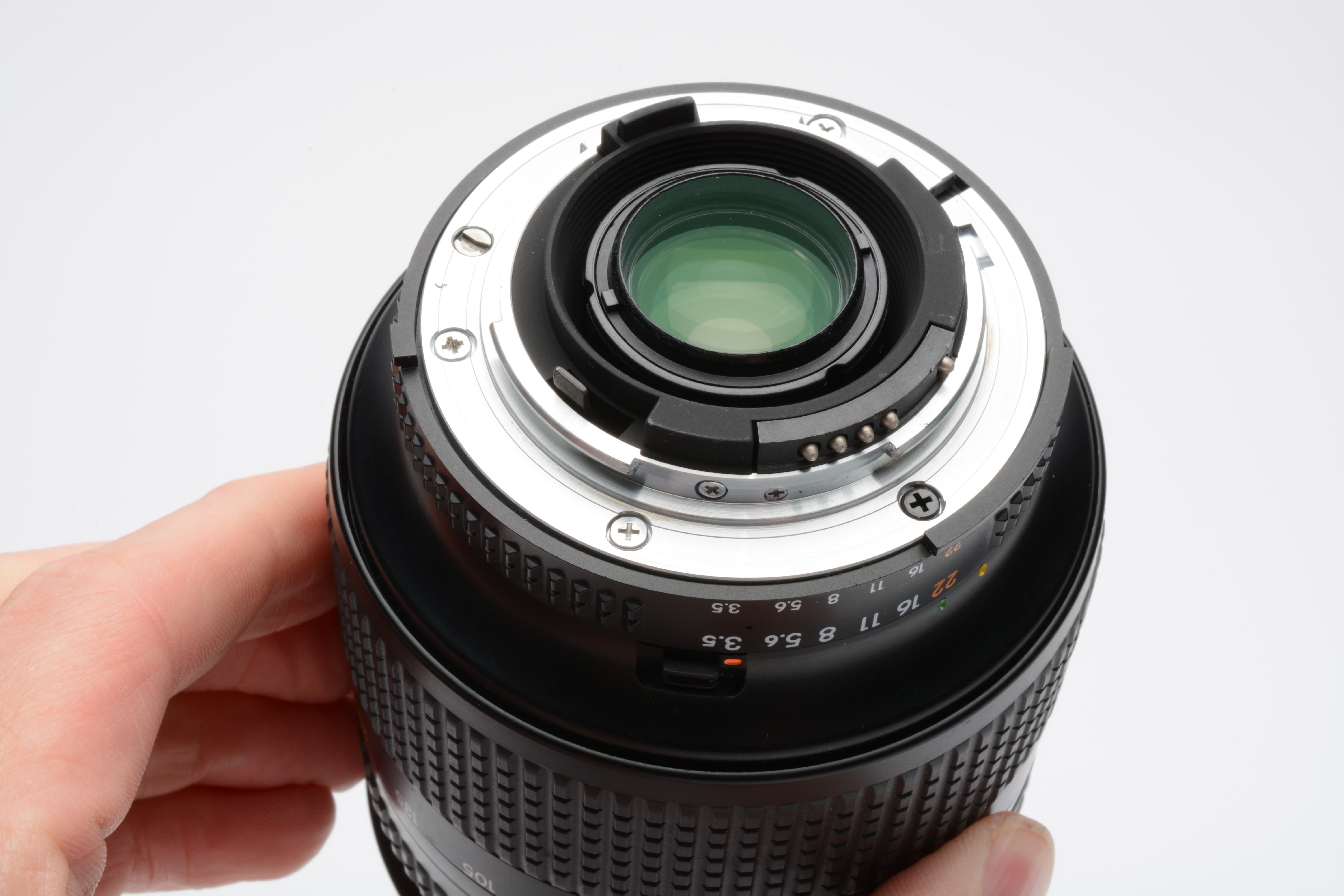 Nikon AF Zoom-Nikkor 28-200mm f3.5-5.6D zoom lens, caps, UV, Very