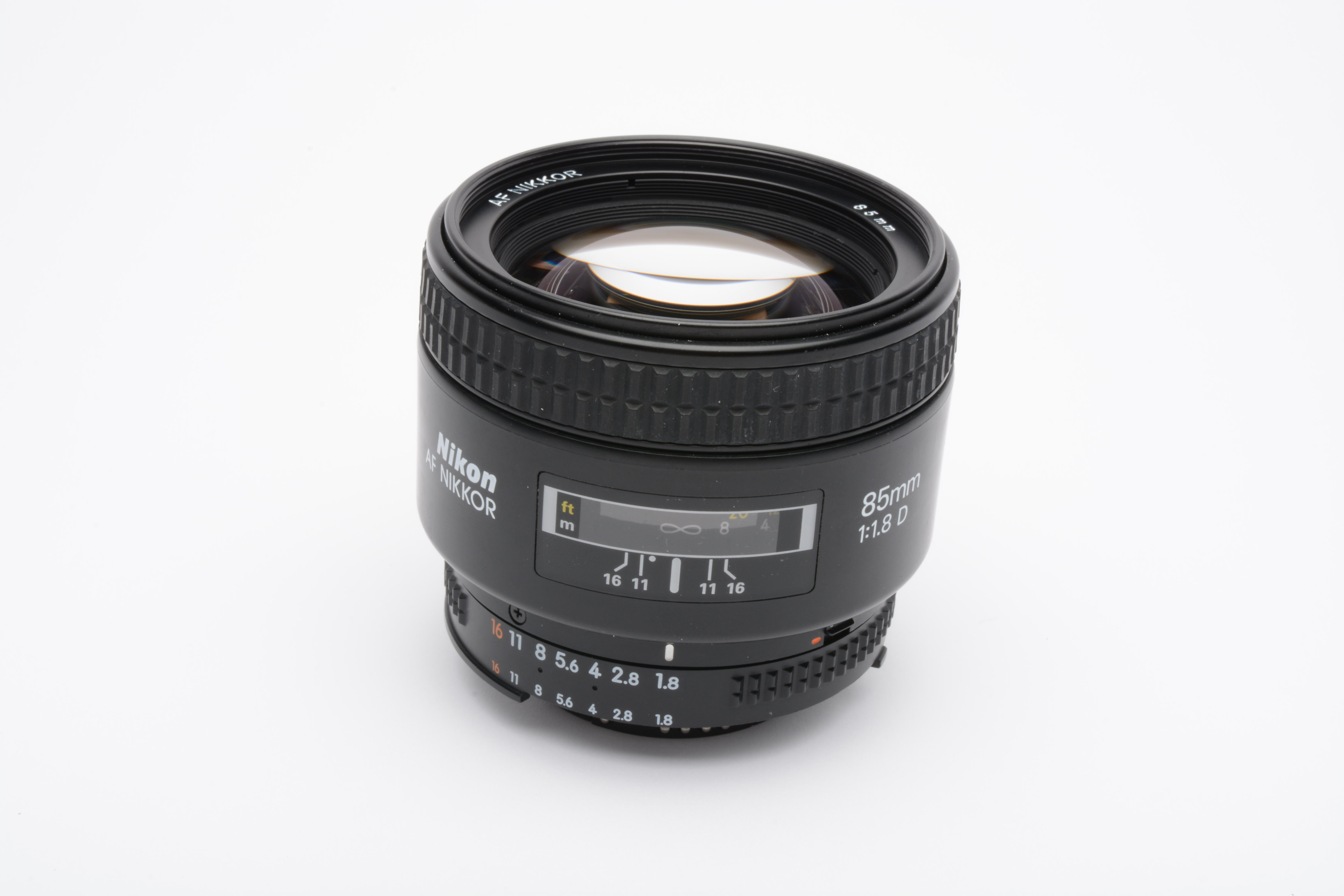 Nikon AF Nikkor 85mm F1.8D portrait lens, caps, clean and sharp