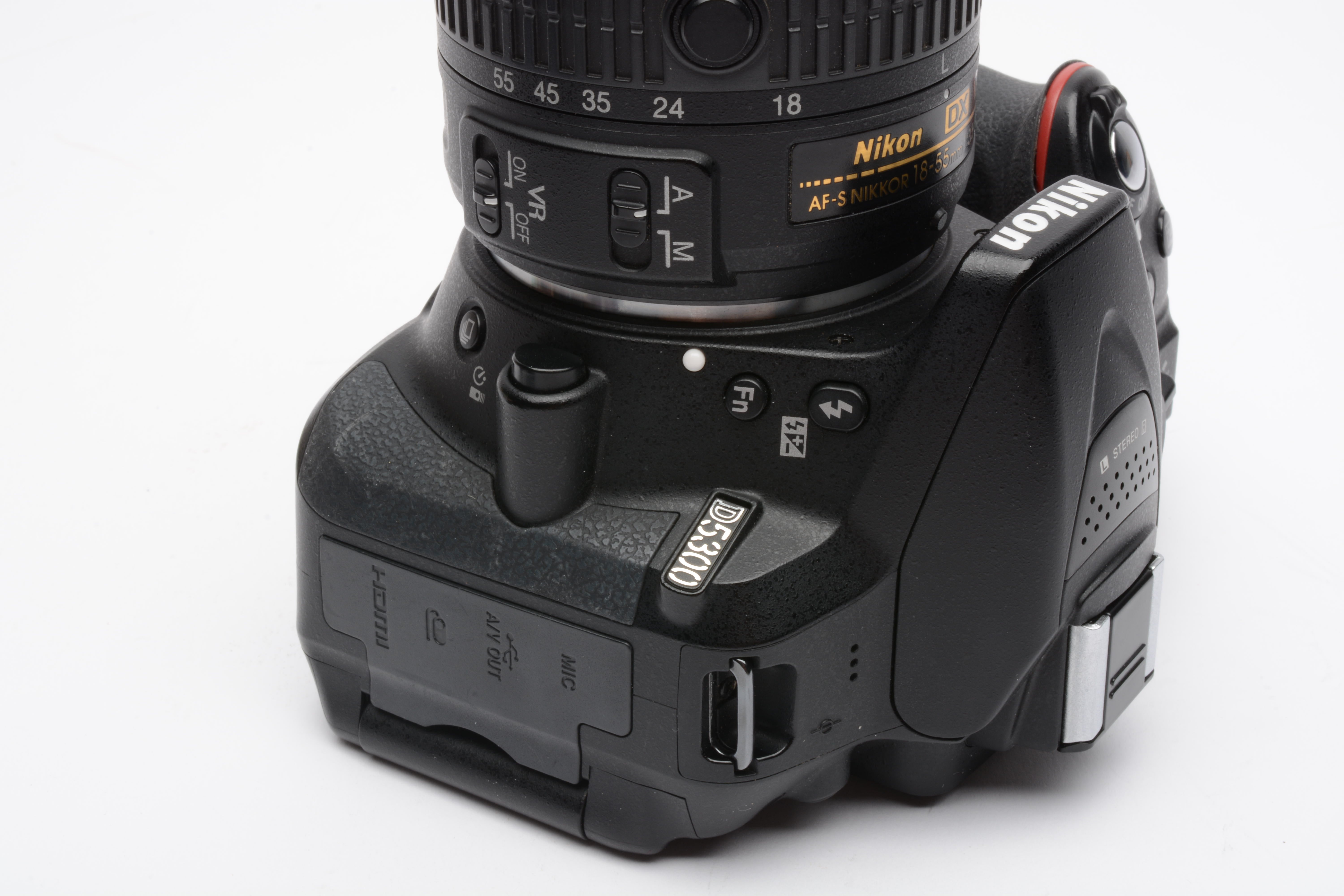 BEE　Nikon D5300 AF-S 18-55mmVR Nikon D5300 DSLR Camera w/AF-S 18-55mm f3.5-5.6 G II VR zoom