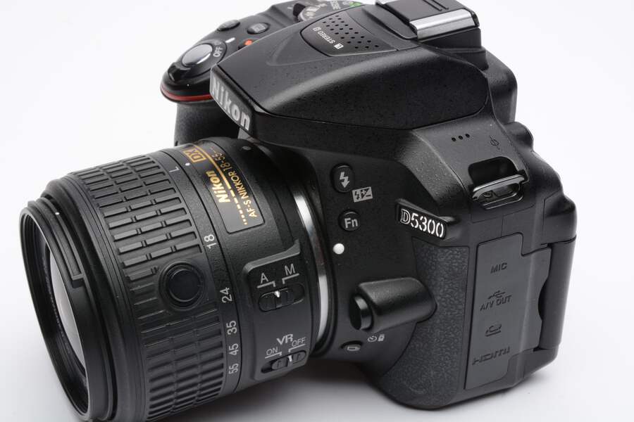Nikon D5300 DSLR Camera w/AF-S 18-55mm f3.5-5.6 G II VR zoom 