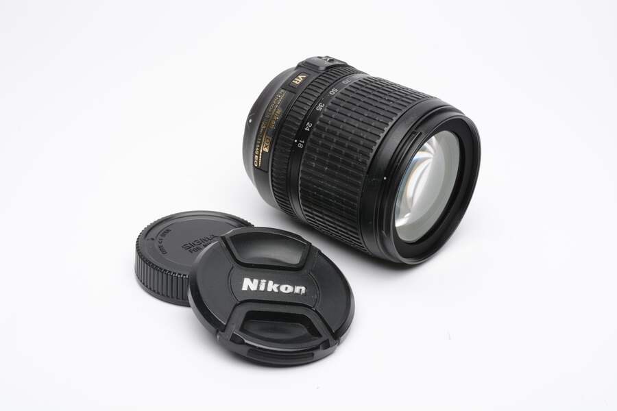 Nikon AF-S 18-105mm f3.5-5.6G ED DX VR zoom lens, caps, clean 