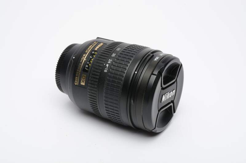 Nikon AF-S Nikkor 18-70mm 1:3.5-4.5 G ED DX IF w/caps, pouch