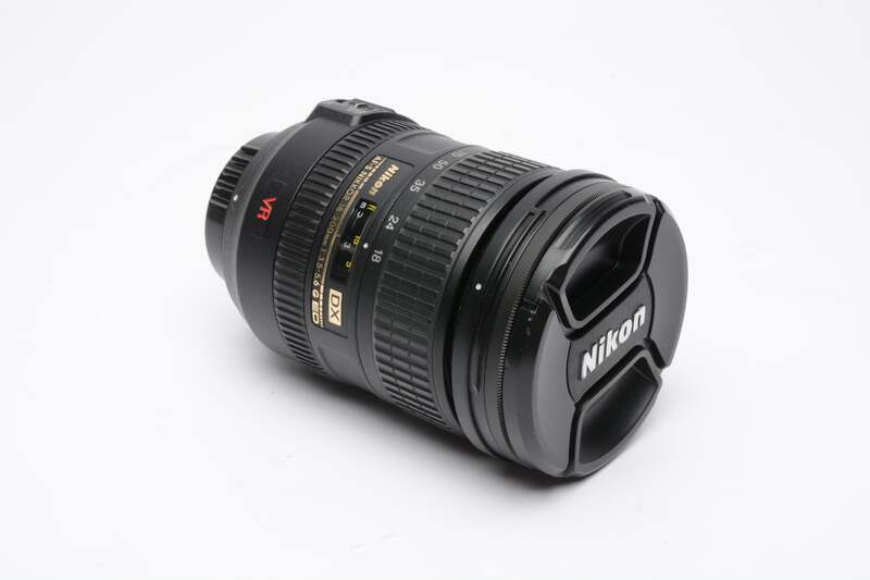 Nikon AF-S Nikkor 18-200mm f/3.5-5.6 G ED DX VR w/Caps+pouch+UV