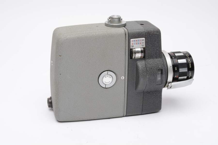 Elmo 8-S Zoom auto eye 8mm Movie camera, filter, case, manual