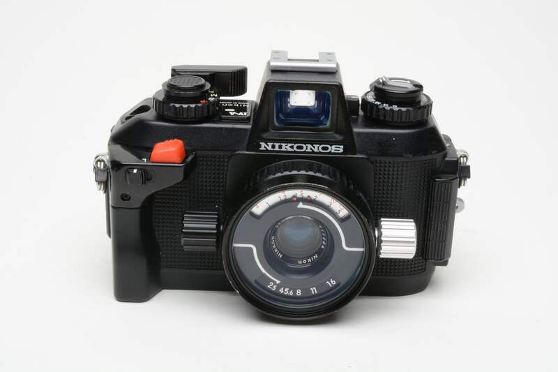 話題の人気 Nikon + tested clean, very lens, f2.5 w/35mm IV-A Nikonos フィルムカメラ