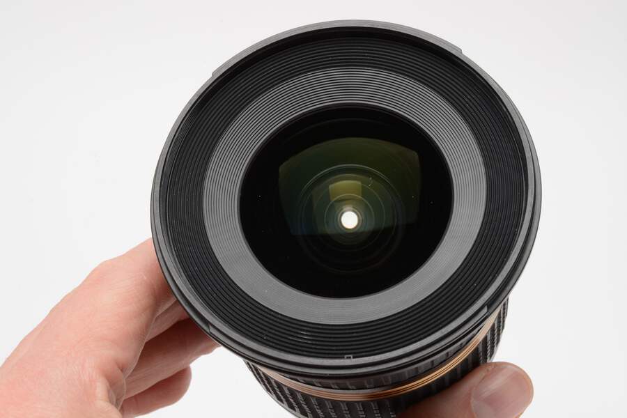 Tamron SP 10-24mm f3.5-4.5 Di II wide zoom for Canon EF, caps
