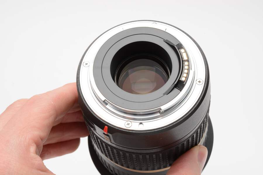 Tamron SP 10-24mm f3.5-4.5 Di II wide zoom for Canon EF, caps