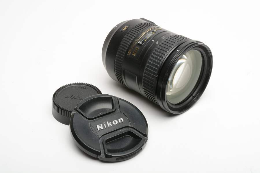 Nikon AF-S 18-200mm f3.5-5.6 GII ED VR DX zoom lens, caps, nice