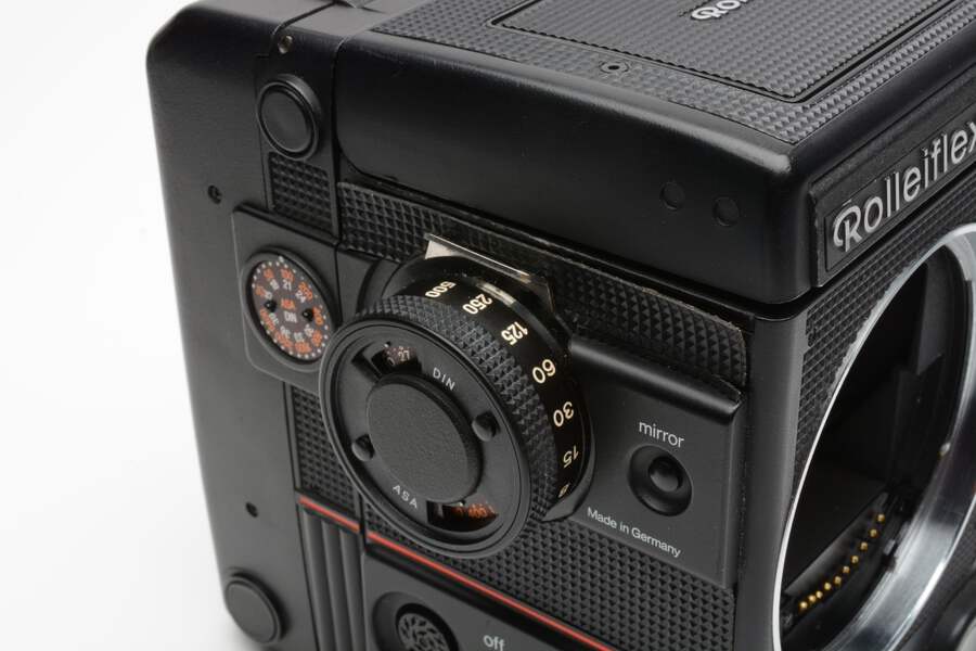 Rolleiflex 6006 Mod 2 6x6 body w/80mm Planar T* Lens, batt+charger