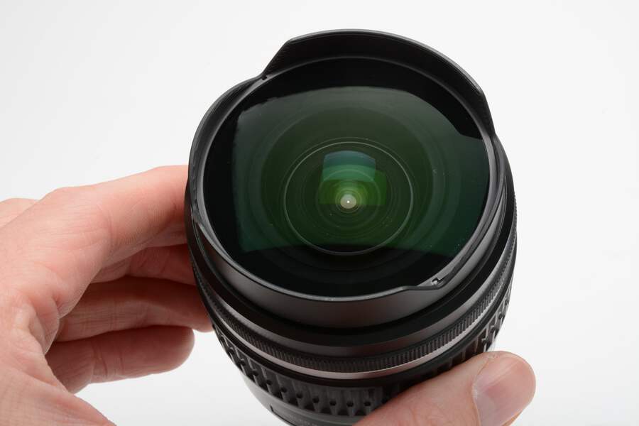 SMC Pentax DA 10-17mm f3.5-4.5 ED IF Fisheye zoom lens, caps