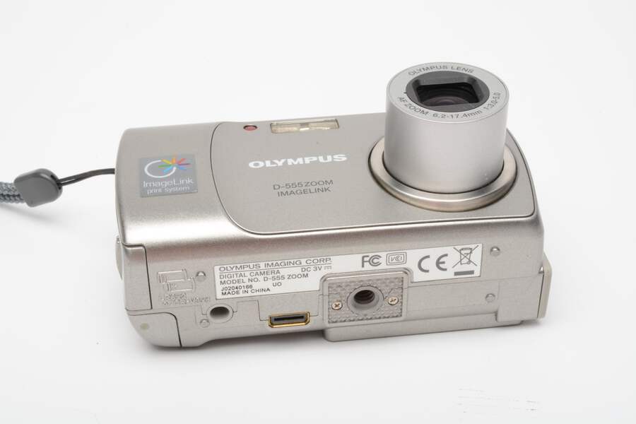 Olympus D-555 5.1MP Digital Point&Shoot camera, 2GB XD Card, Nice