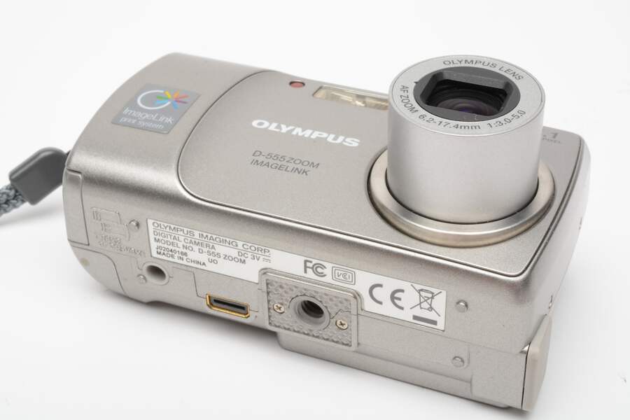 Olympus D-555 5.1MP Digital Point&Shoot camera, 2GB XD Card, Nice