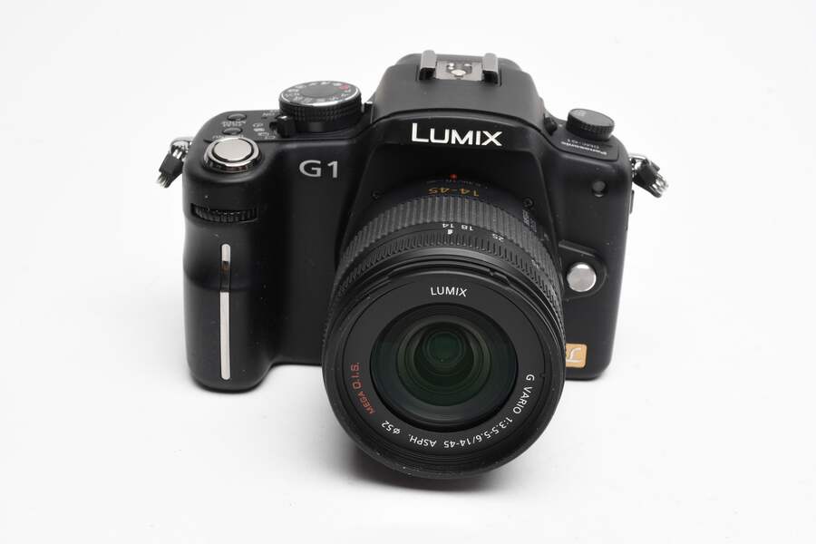 Panasonic Lumix G1 w/14-45mm f3.5-5.6 Aspherical zoom, 2Batts