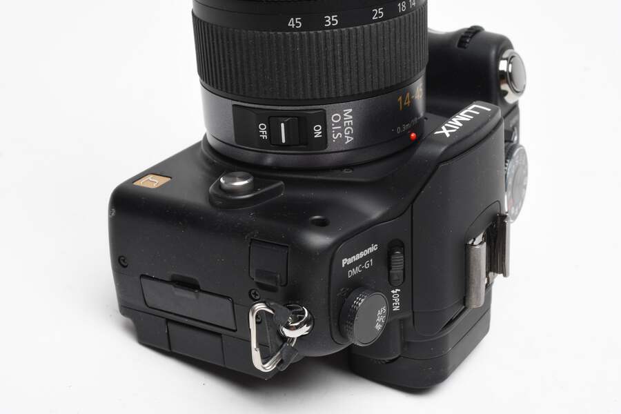Panasonic Lumix G1 w/14-45mm f3.5-5.6 Aspherical zoom, 2Batts