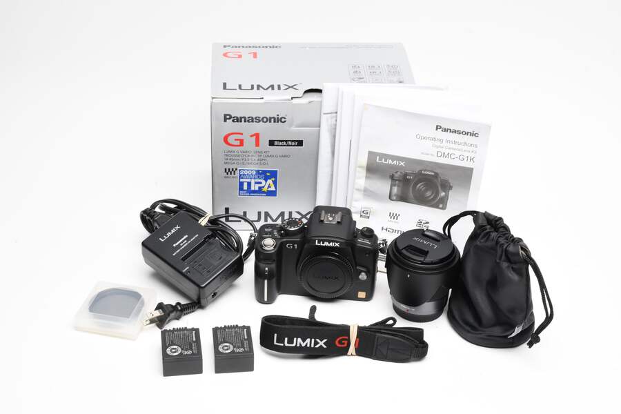 Panasonic Lumix G1 w/14-45mm f3.5-5.6 Aspherical zoom, 2Batts