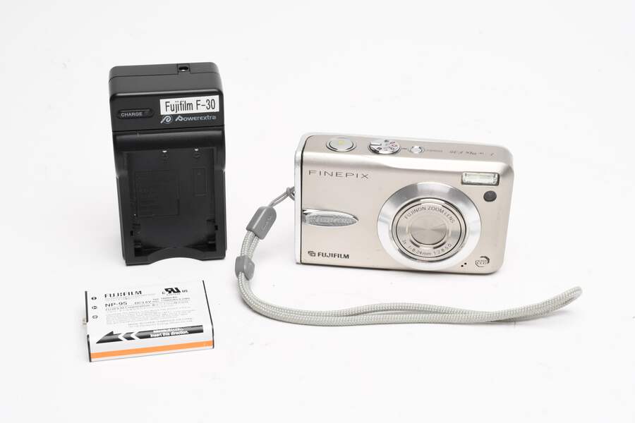 Fujifilm FinePix F30 6.3MP Digital Point&Shoot camera, Tested