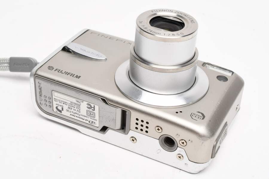Fujifilm FinePix F30 6.3MP Digital Point&Shoot camera, Tested