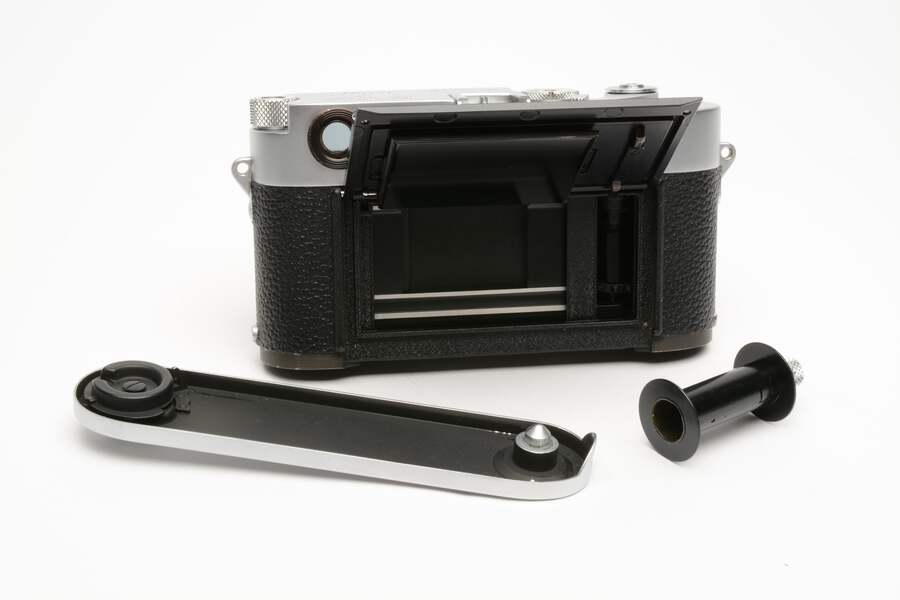 Leica M3 DS w/50mm f2 Summicron, Goggles, UV, MC Meter, CLA'd, 6M