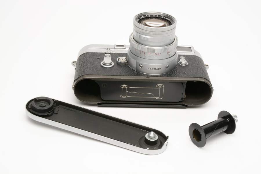 Leica M3 DS w/50mm f2 Summicron, Goggles, UV, MC Meter, CLA'd, 6M