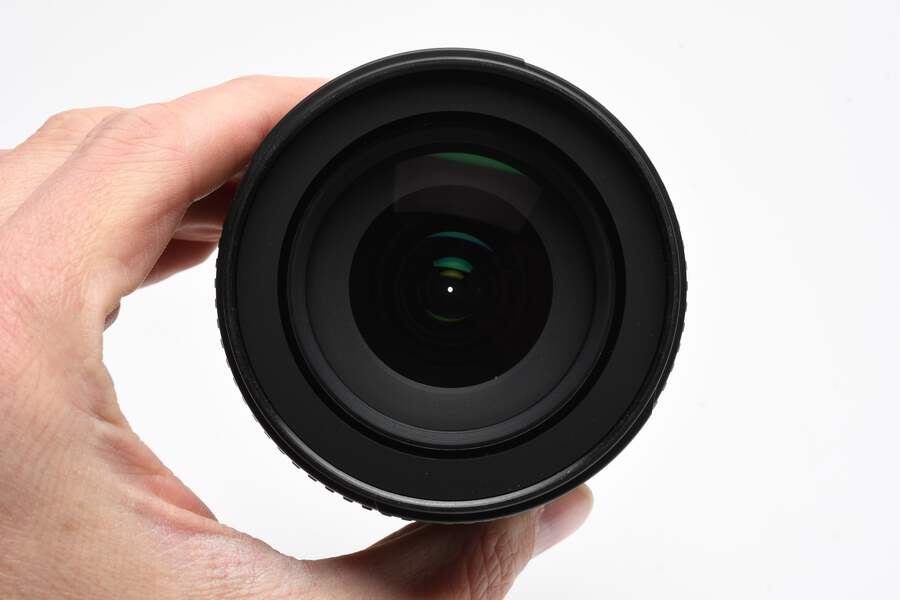 Nikon AF-S 18-105mm f3.5-5.6G ED DX VR zoom lens, caps, clean