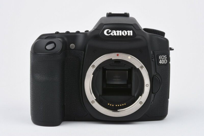 Canon EOS 40D Body, 2batts, charger, 4GB CF card, USB cable, 4814