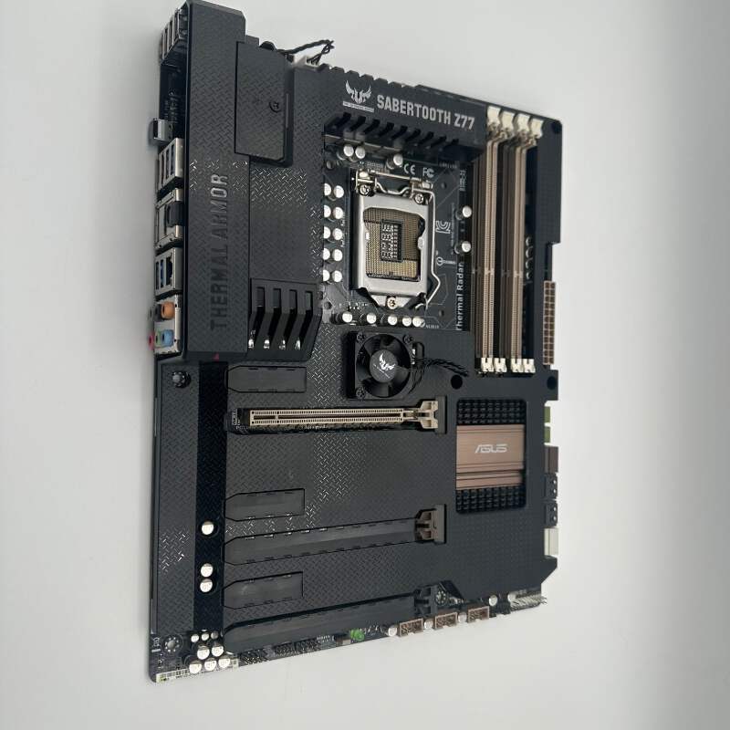Asus Sabertooth Z77 Thermal Armor I/O Shield FCLGA 1155 ATX Intel