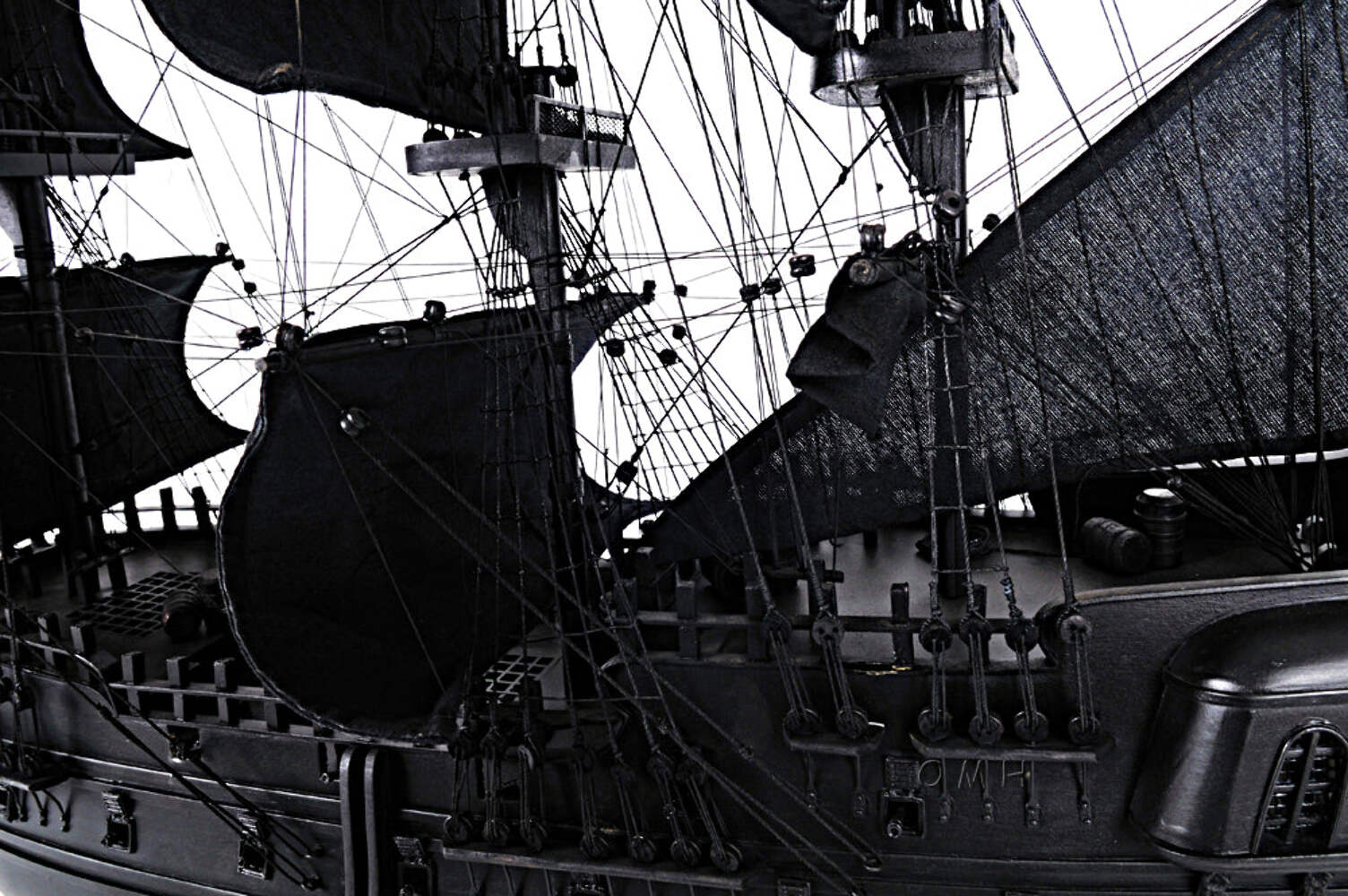 Old Modern Handicrafts® - Black Pearl Pirate Ship - Picture 11 of 14