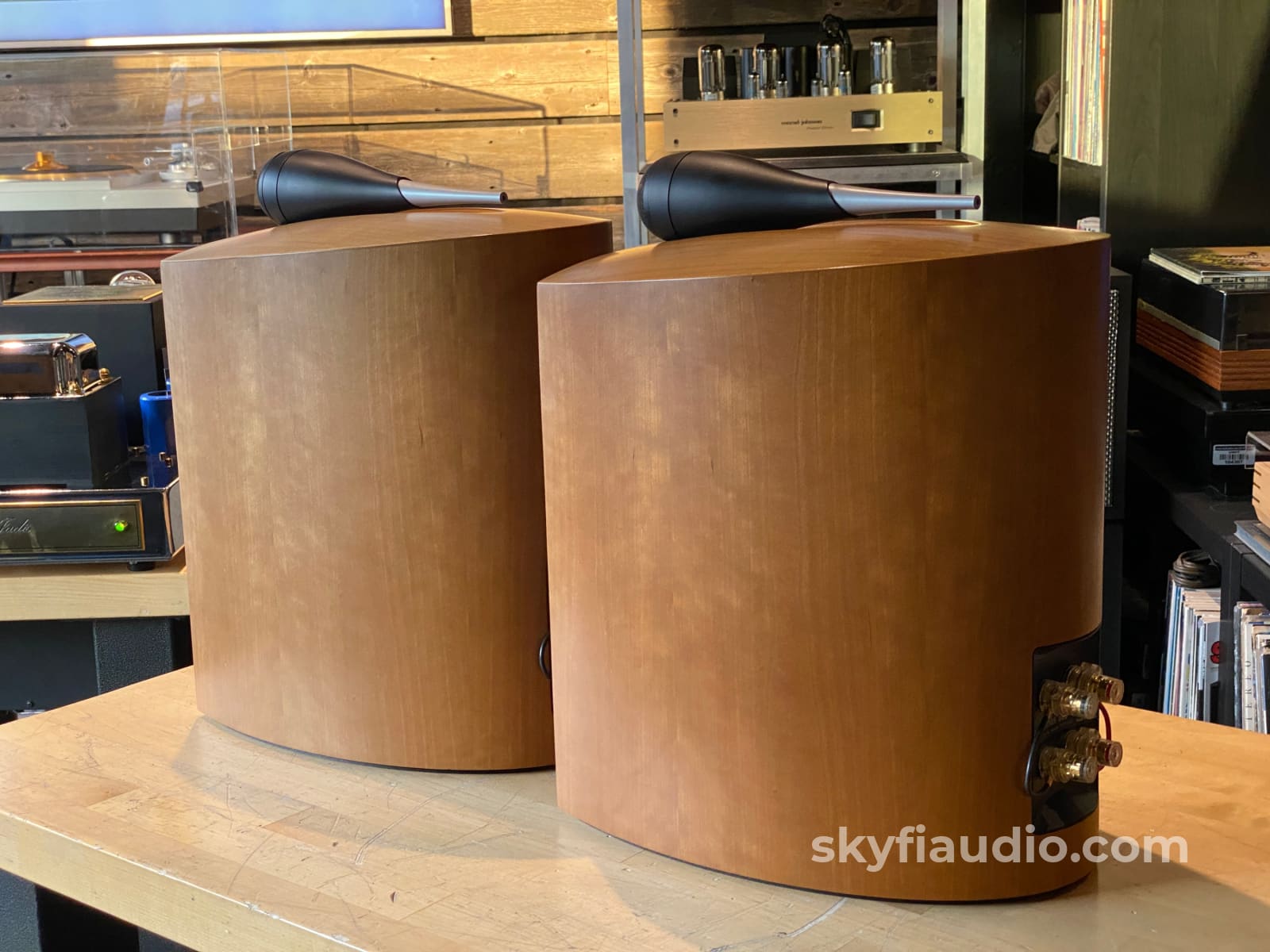 Bowers & Wilkins Nautilus 805 Speakers - Reconditioned