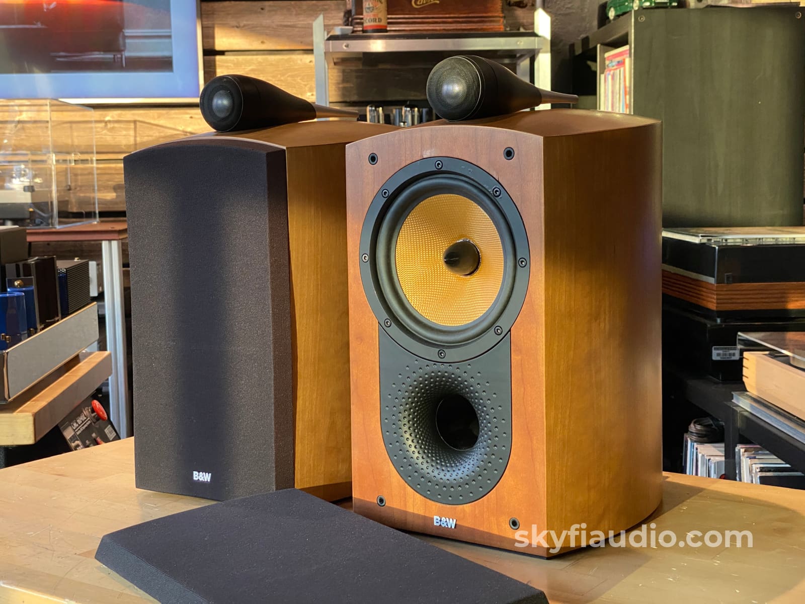 Bowers & Wilkins Nautilus 805 Speakers - Reconditioned