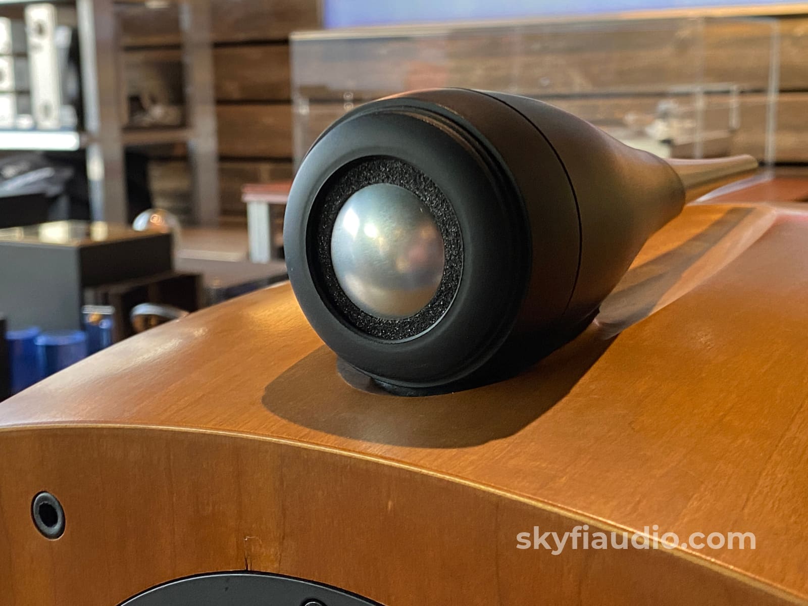 Bowers & Wilkins Nautilus 805 Speakers - Reconditioned