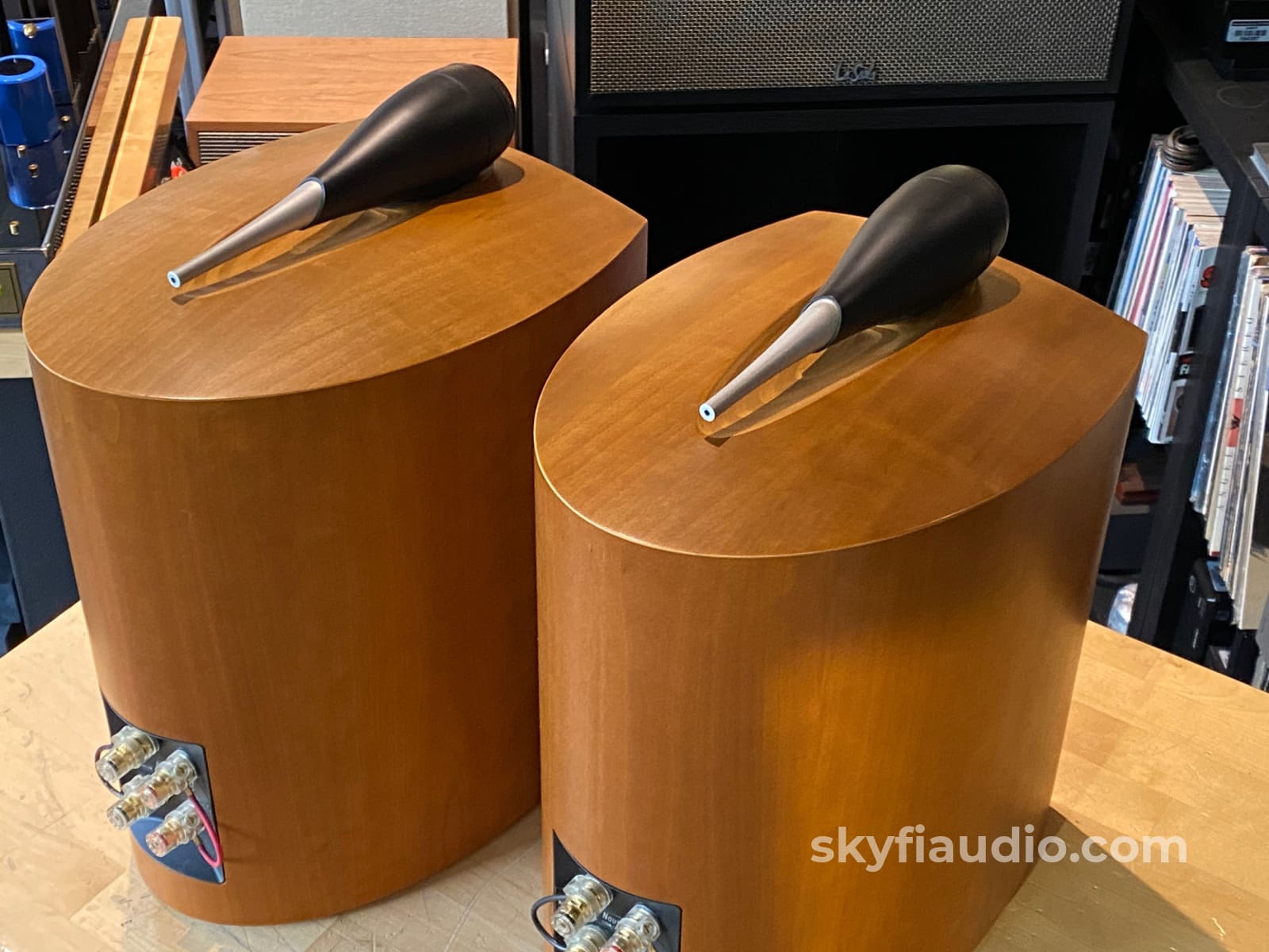 Bowers & Wilkins Nautilus 805 Speakers - Reconditioned