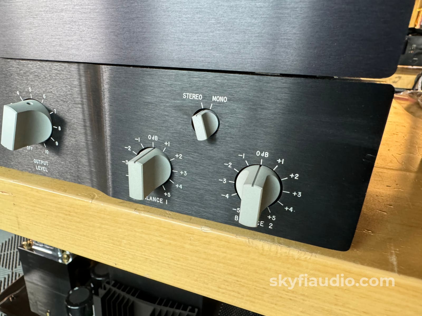 アンプ Mark Levinson No.26L balance Mark Levinson No.26 Vintage Analog Preamp With Balanced Card and