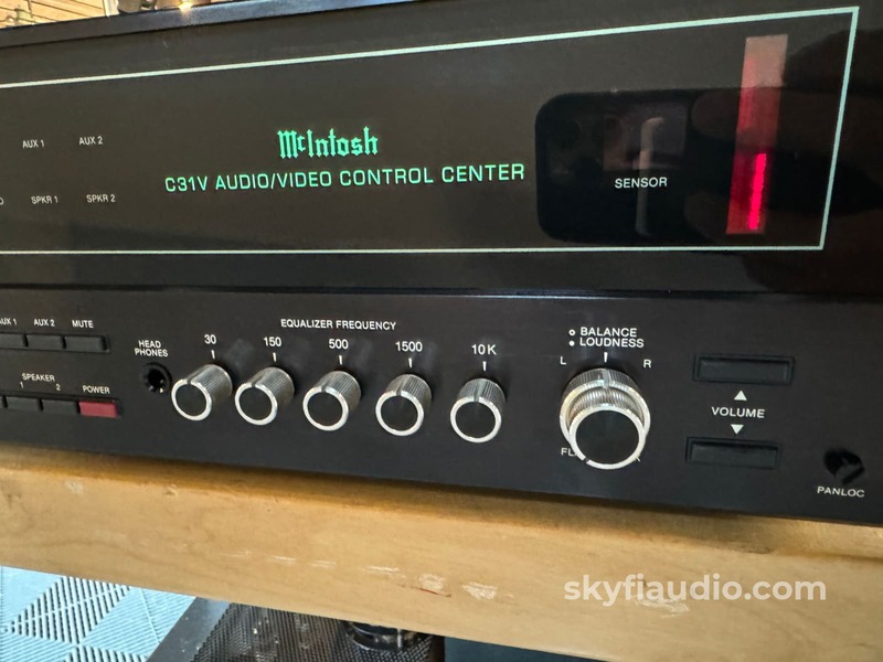 McIntosh C31V Vintage Full Featured Preamp w/Phono and Remote McIntosh C31V Vintage Full Featured Preamp w/Phono and Remote