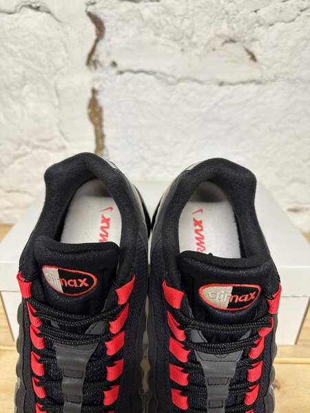 Nike Air VaporMax 95 'Hot Red' Men's Size 8.5 Pre-owned Sneakers