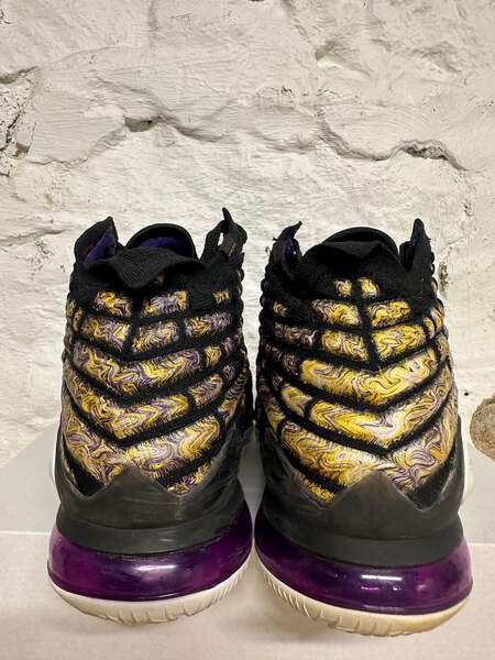 Nike LeBron 17 'Lakers' Men's Size 10.5 Pre-owned Sneakers BQ3177