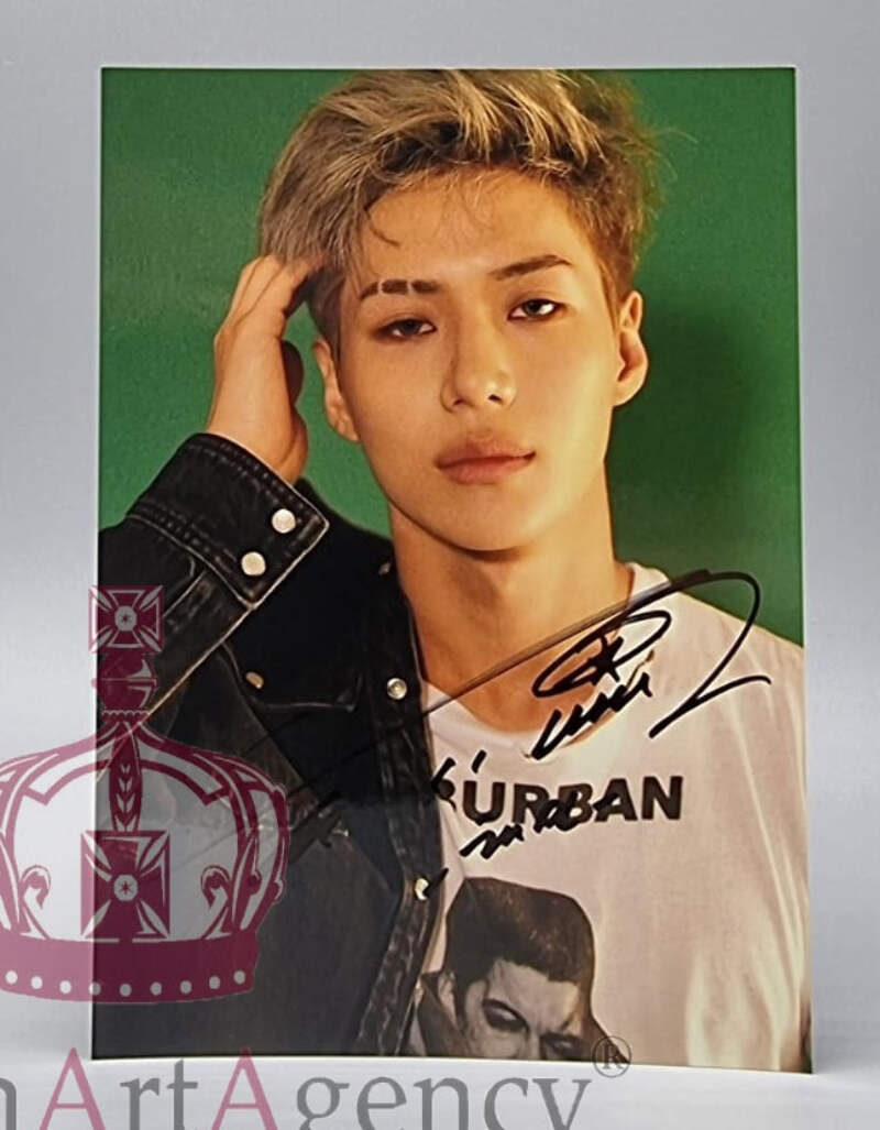 SHINEE Taemin 13x18cm Autograph | eBay