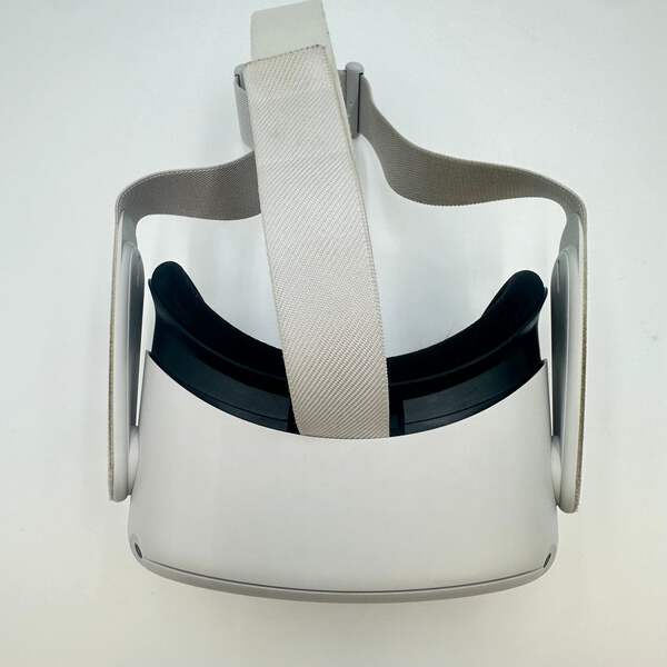 Broken Meta Quest 2 64GB Standalone All-in-One VR Headset Broken Meta Quest 2 64GB Standalone All-in-One VR Headset