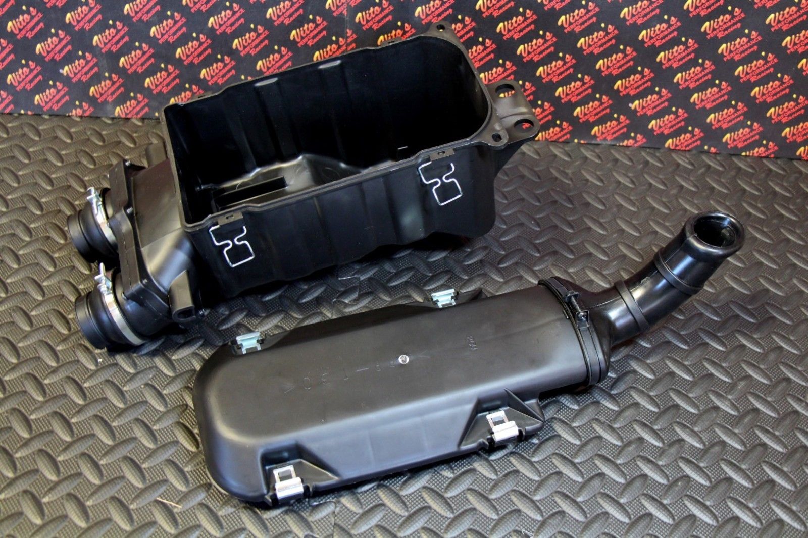 新エアーボックスカバー工場ヤマハバンシー350 1987-2006 OEM 2 Gu-14412-00 : New Air Box Lid Cover Factory Yamaha Banshee 350 1987