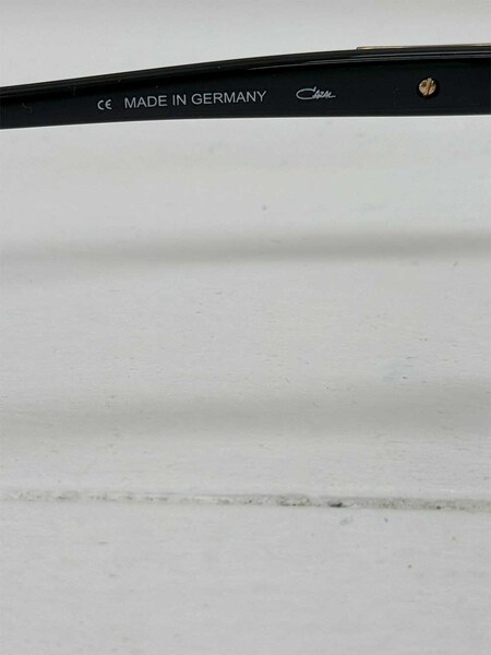 Sonnenbrillen Cazal 642/3 001 62 17 140 Black Gold Grey Sonnenbrillen Cazal 642/3 001 62 17 140 Black Gold Grey