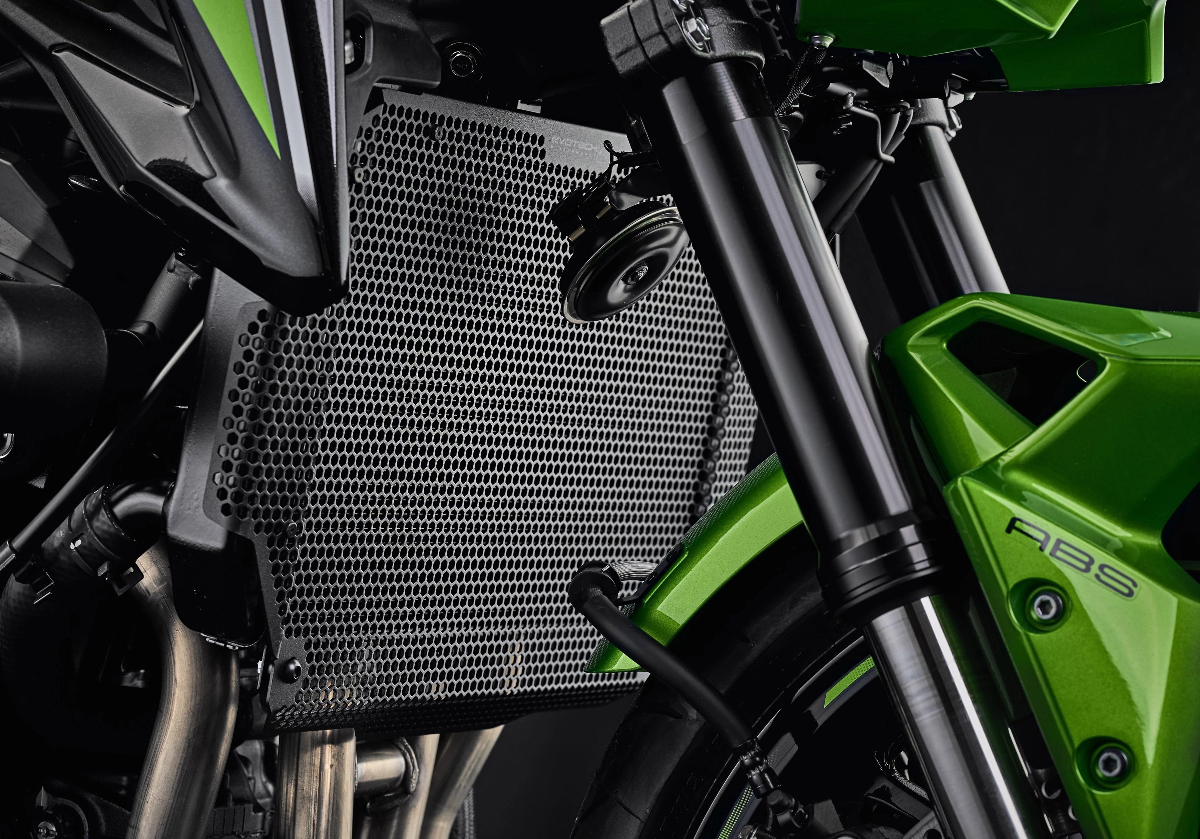 z900 radiator guard