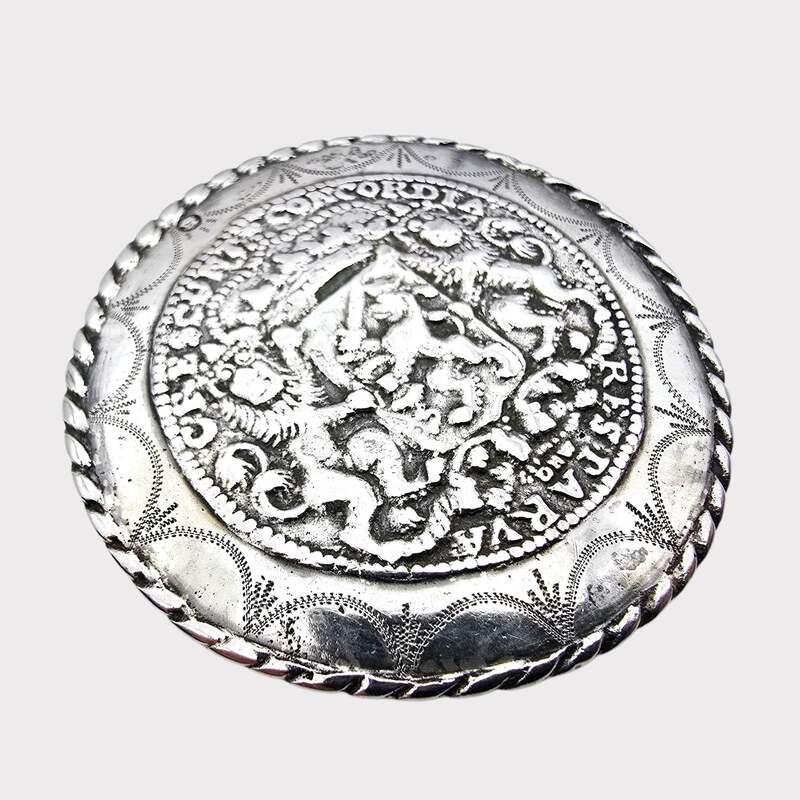 Große niederländische Silberbrosche mit Löwen-Daalder-Münzdesign, 65 mm, antik