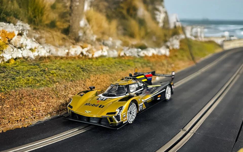 Scalextric C4586 Cadillac V-Series.R 12h Sebring 2024 1/32 Slot