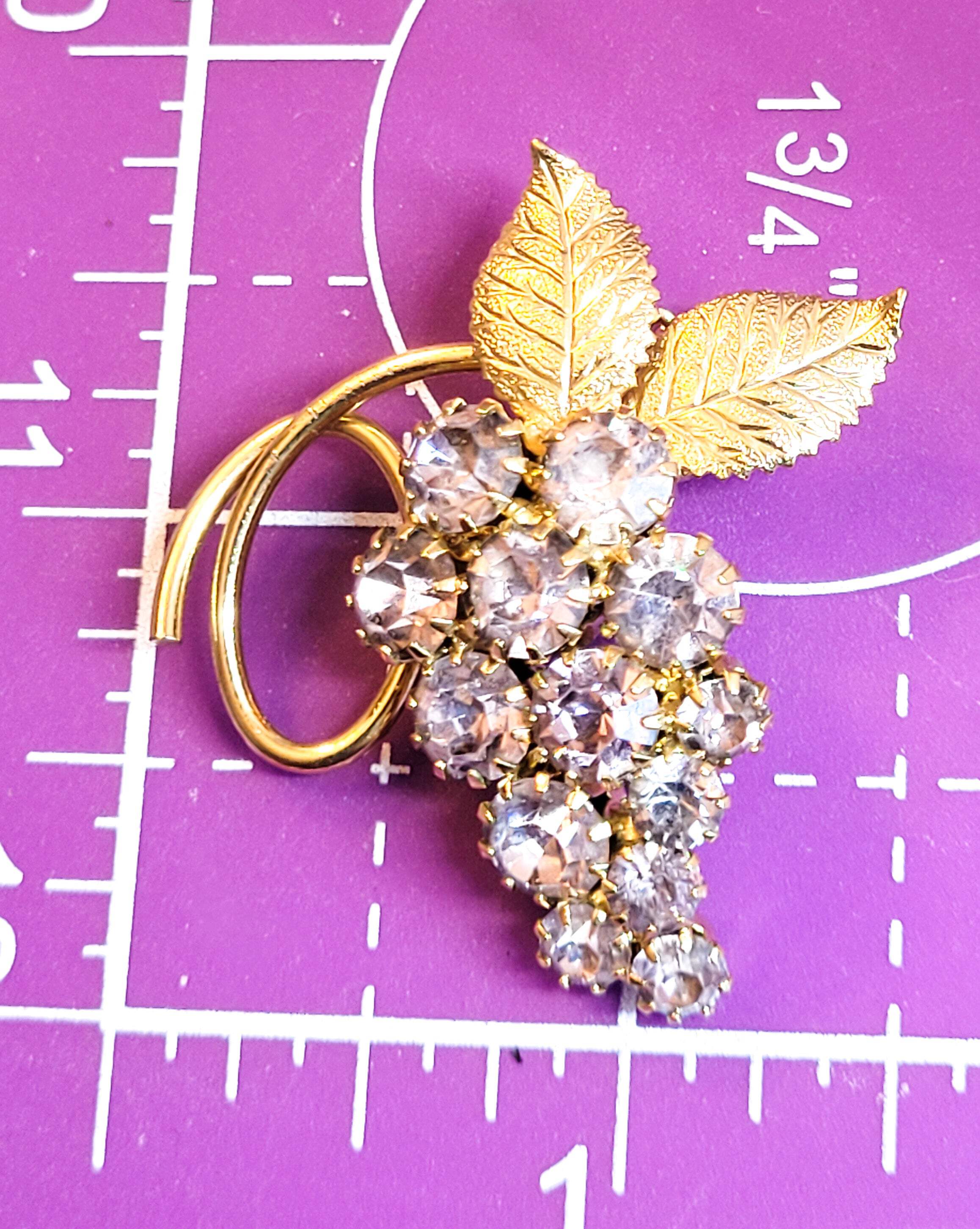 Purple rhinestone gold toned vintage grape cluster brooch detailed image 5