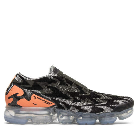 Two clearance tone vapormax