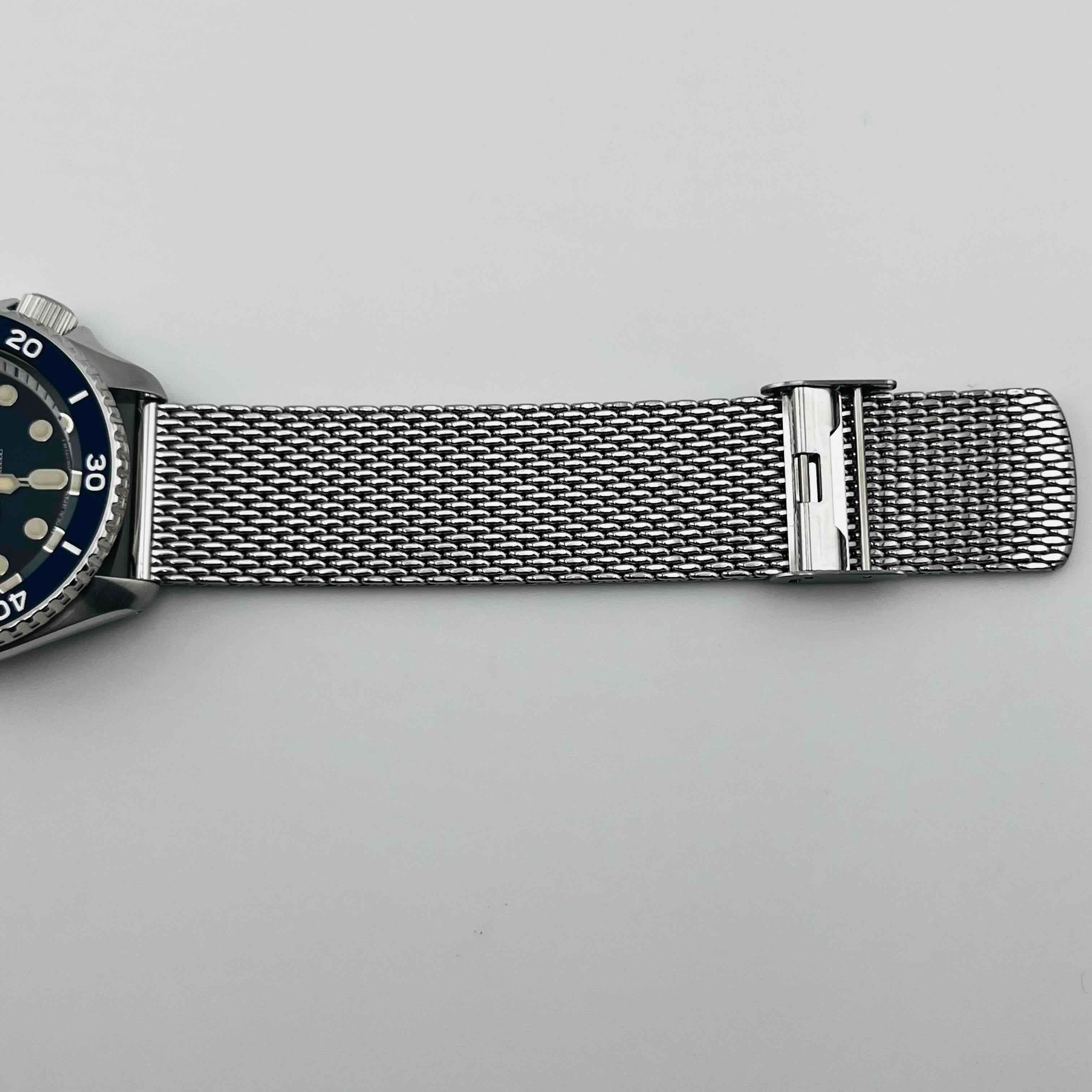 SEIKO 5 SPORTS 4R36-07G0 Automatic winding Navy dial day date 40.5