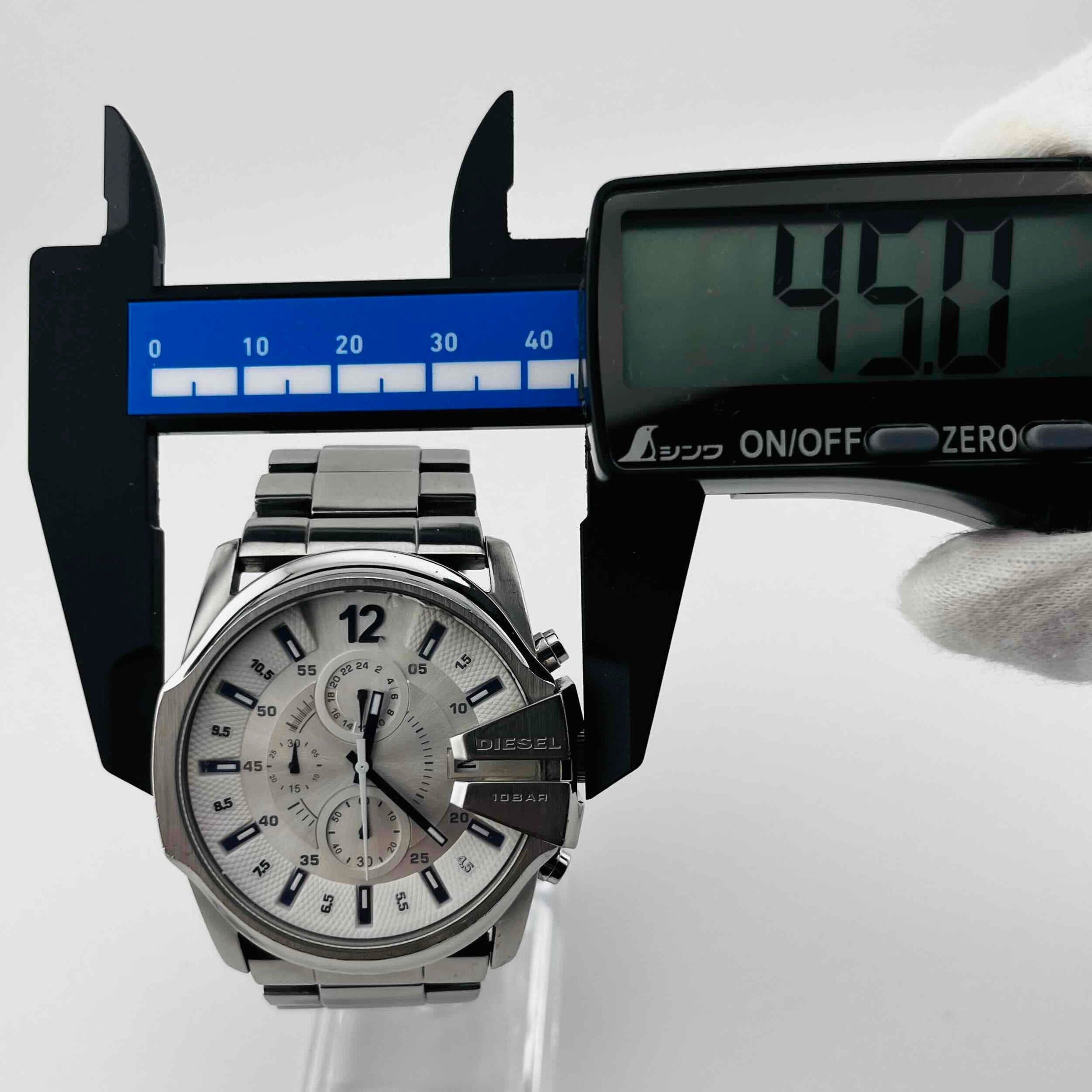 DIESEL DZ-4181 Quartz analog white silver windshield slightly