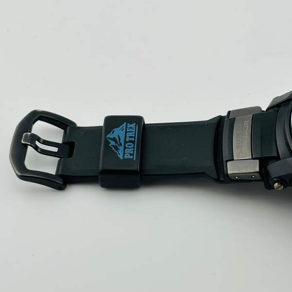 CASIO PRO TREK PRW-2000Y Tough Solar Case has scratches