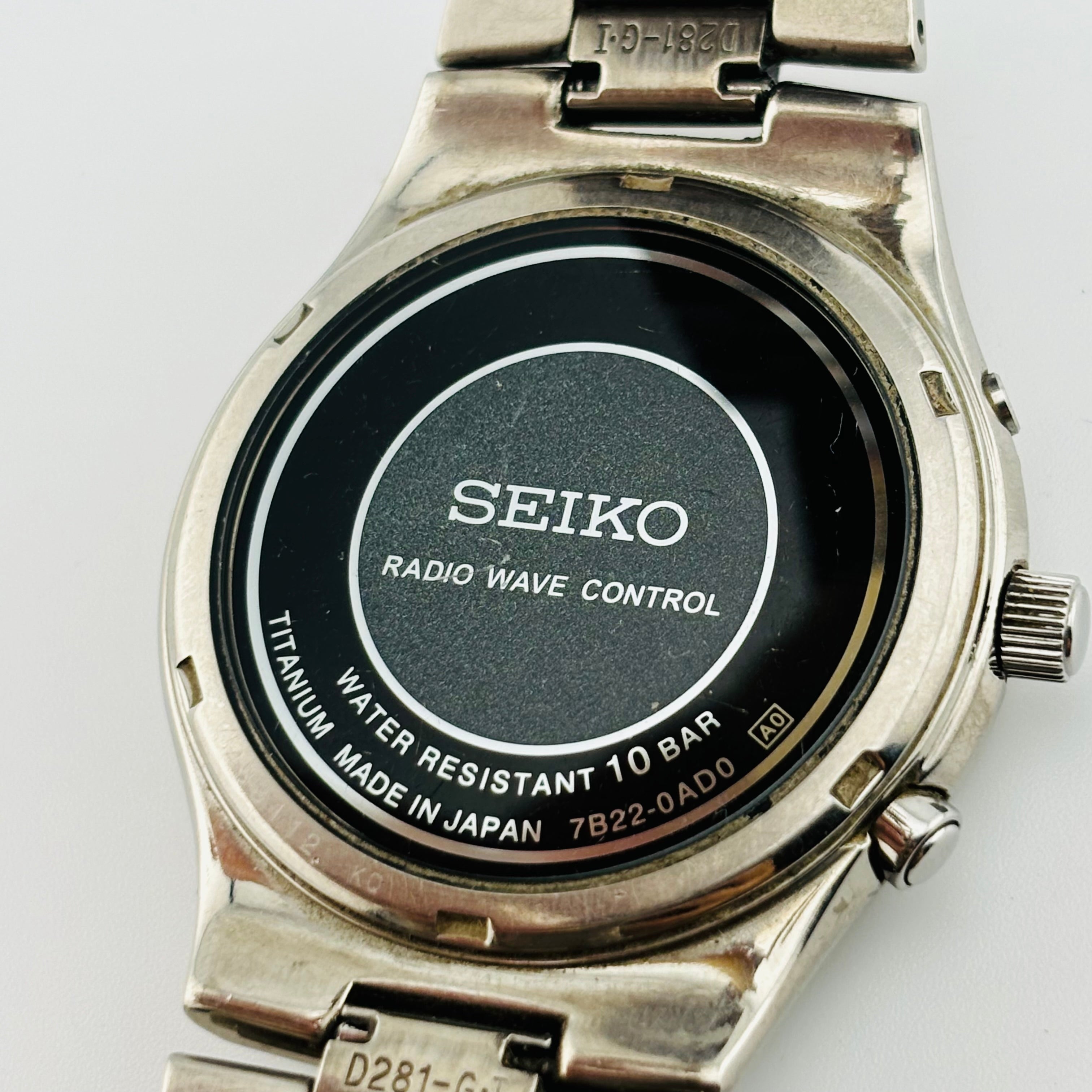 SEIKO 7B22-0AD0 Solar titanium Water resistant to 10 ATM Screw