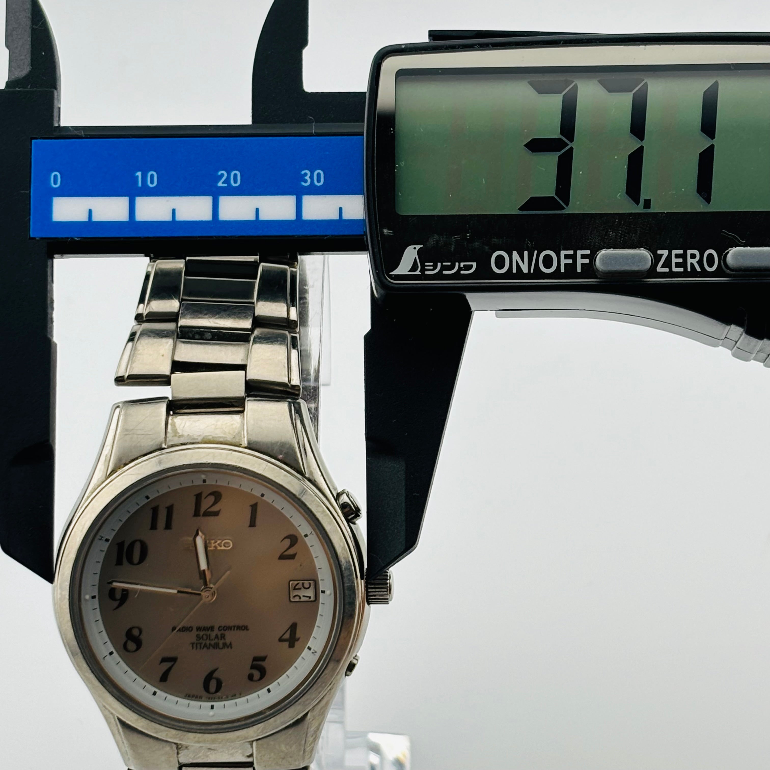 8.13 SEIKO セイコー 7B22-0AD0 ソーラー デイト 黒文字盤 アナログ 3 